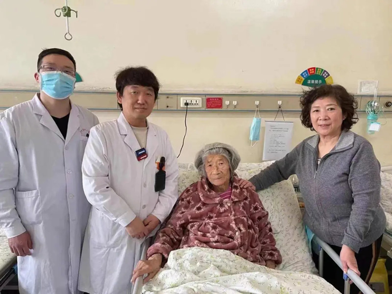 小切口解決大問題 96歲高齡老人股骨粗隆間骨折多學科團隊創(chuàng)造奇跡